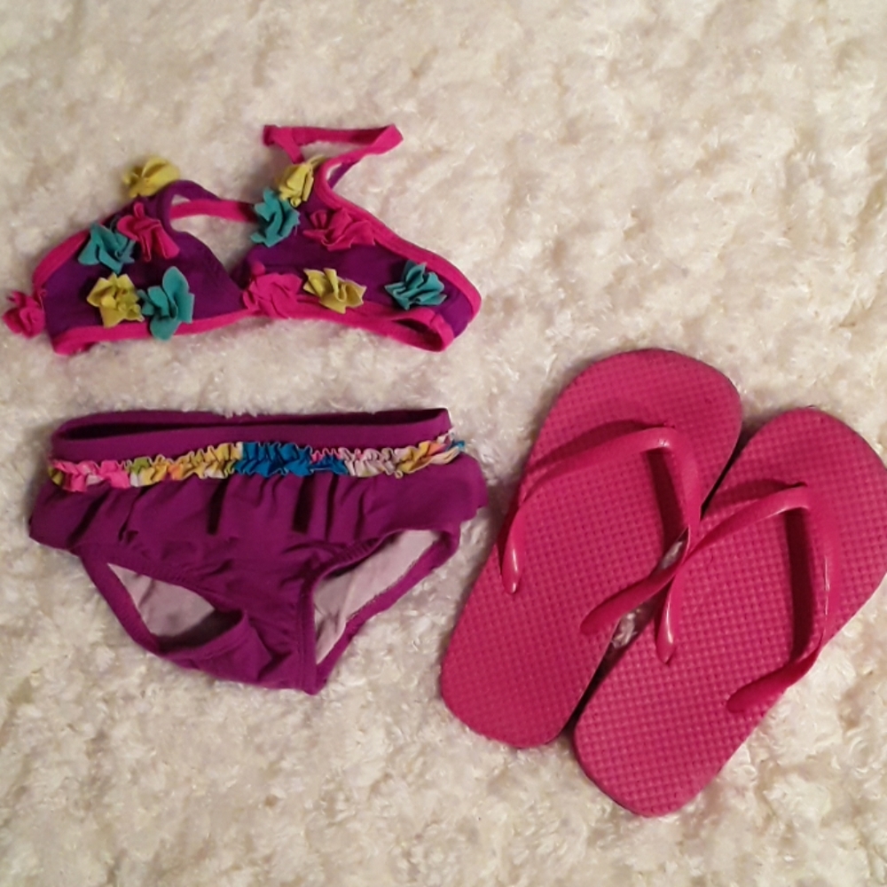 Girl's bathing suit bundle - Picture 2 of 6